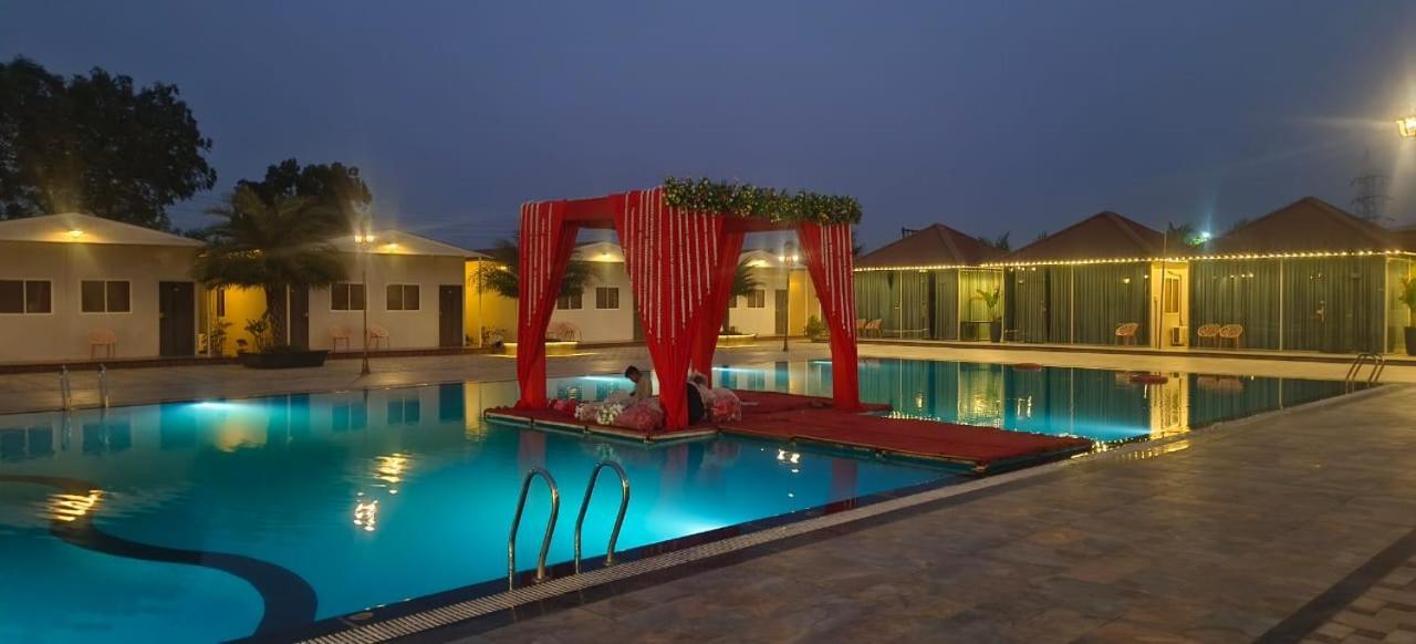 Vss Lawns & Resorts Llp Shahada Exterior foto