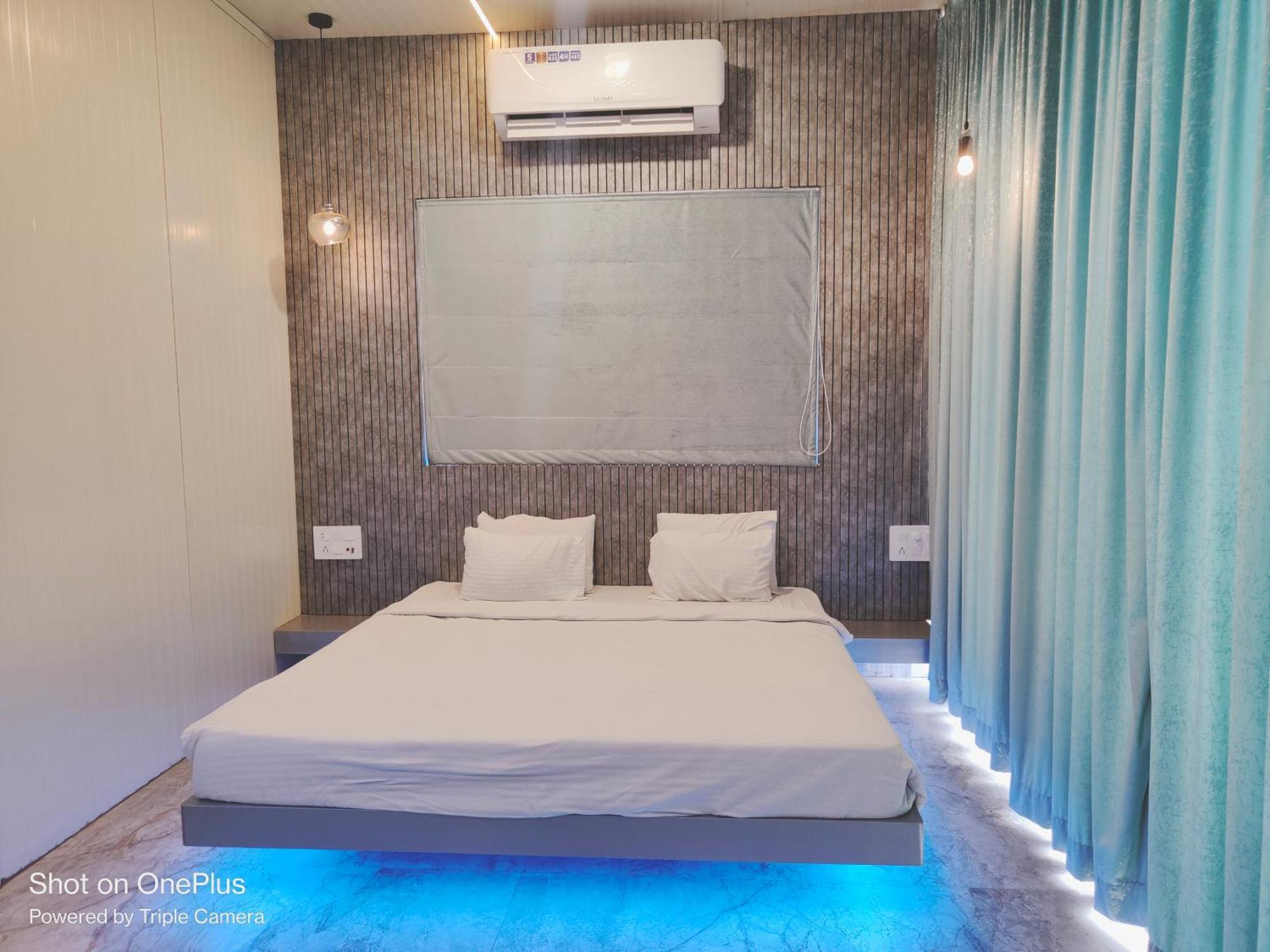 Vss Lawns & Resorts Llp Shahada Exterior foto
