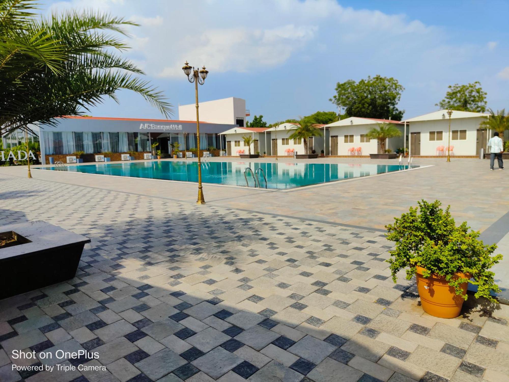 Vss Lawns & Resorts Llp Shahada Exterior foto