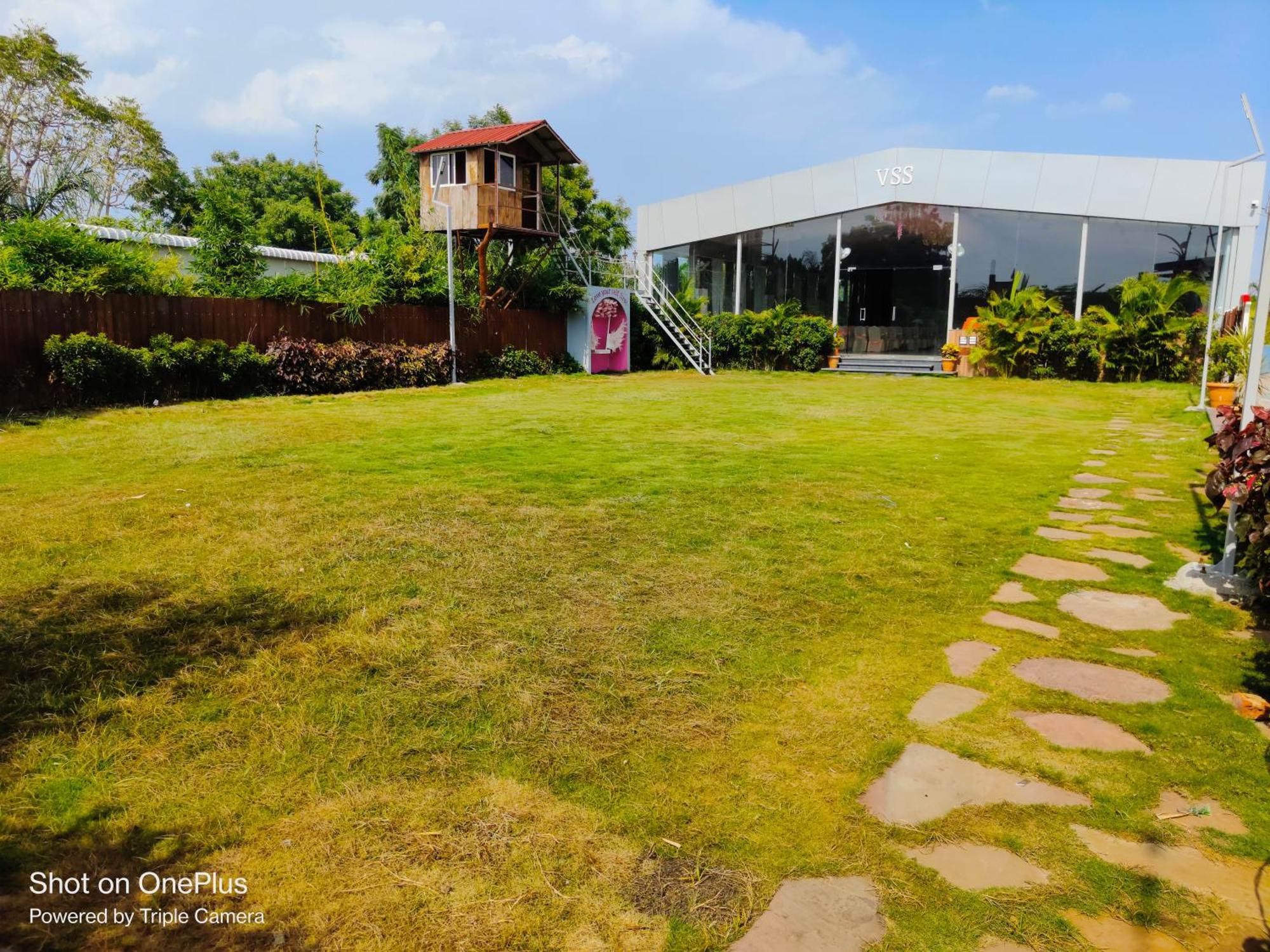 Vss Lawns & Resorts Llp Shahada Exterior foto